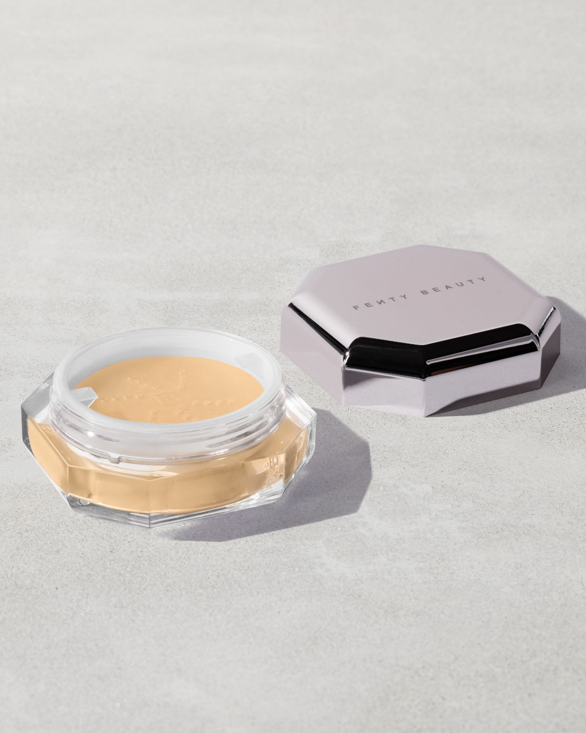 Fenty Beauty Set it Down Superfine Blurring Setting Powder — Banana