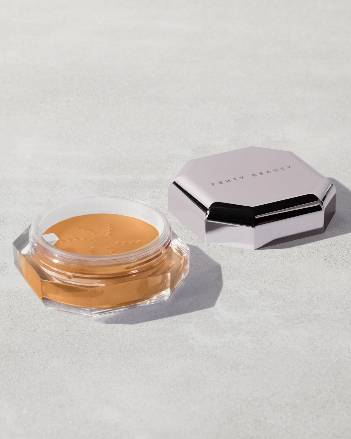 Fenty Beauty Set it Down Superfine Blurring Setting Powder — Honey